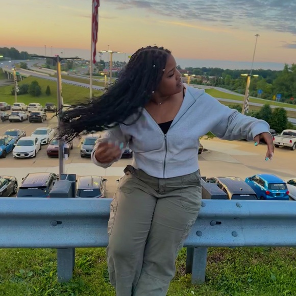 Meet your Posher, Damaris - Picture 3 of 4